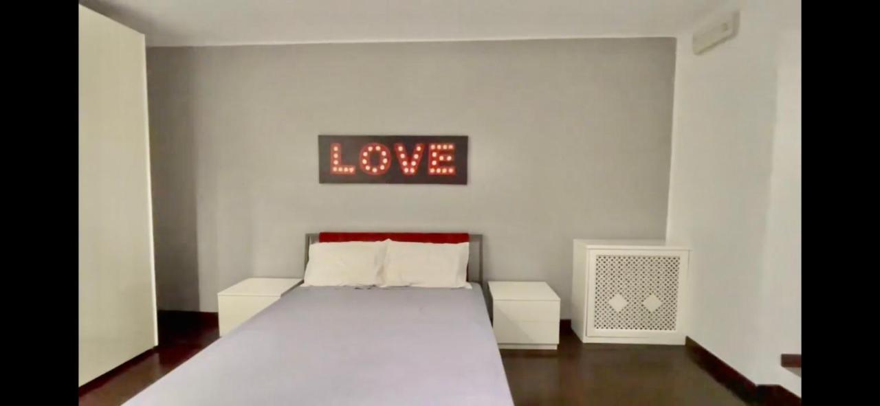 Luxury 100 Mq A Stone's Throw From The Duomo Milan
