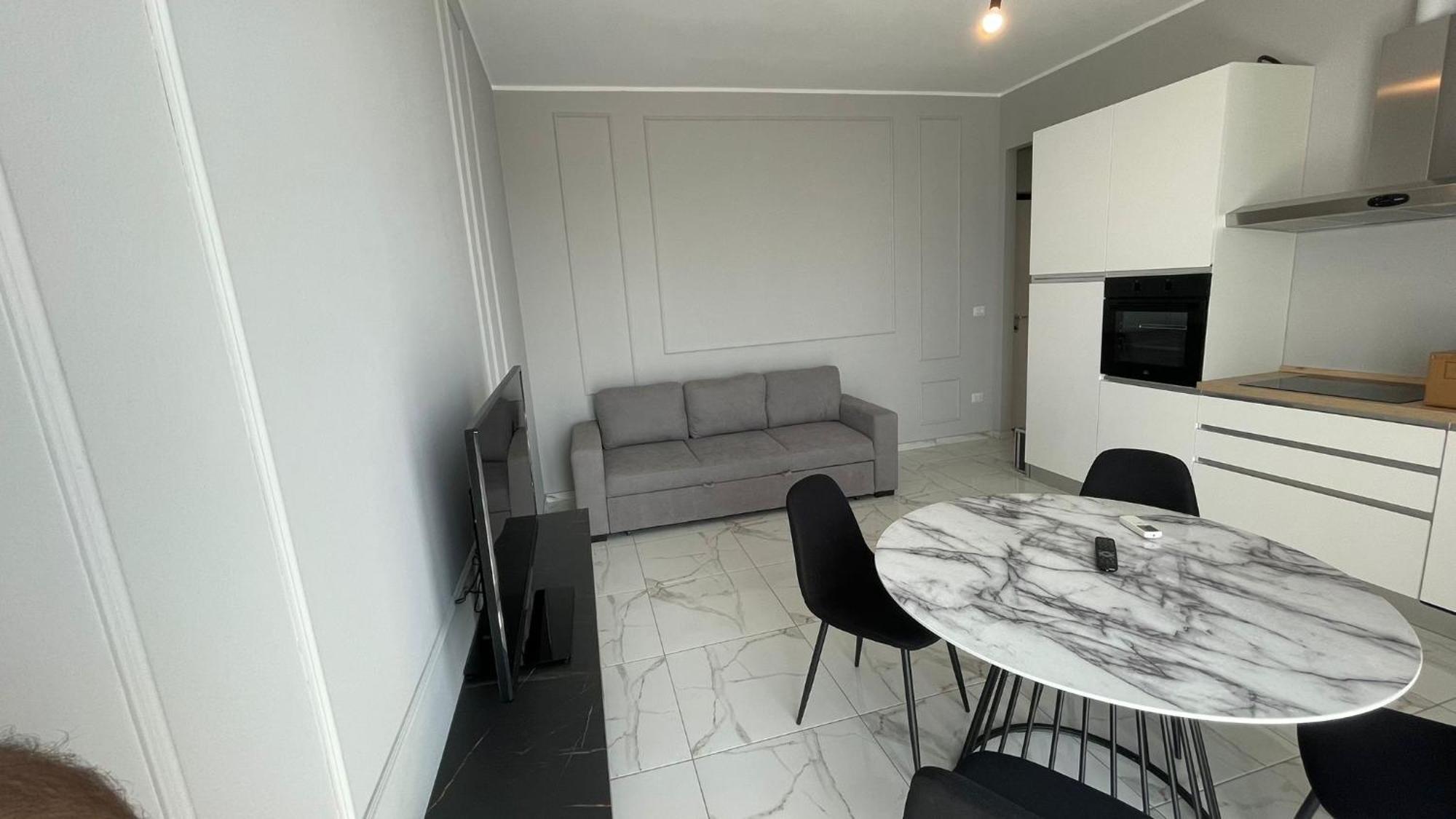 Apartment Luxury 100 Mq A Stone's Throw From The Duomo Milan